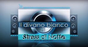 divano bianco stress di notte