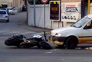Scontro_moto_-_fiorino_inc_Via_Conversano4