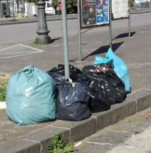 rifiuti piazza mazzini 2